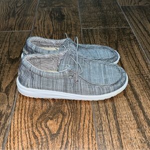 Hey DUDE Linen Stone Wally Youth Slip On Shoes Sz. Y2-L3